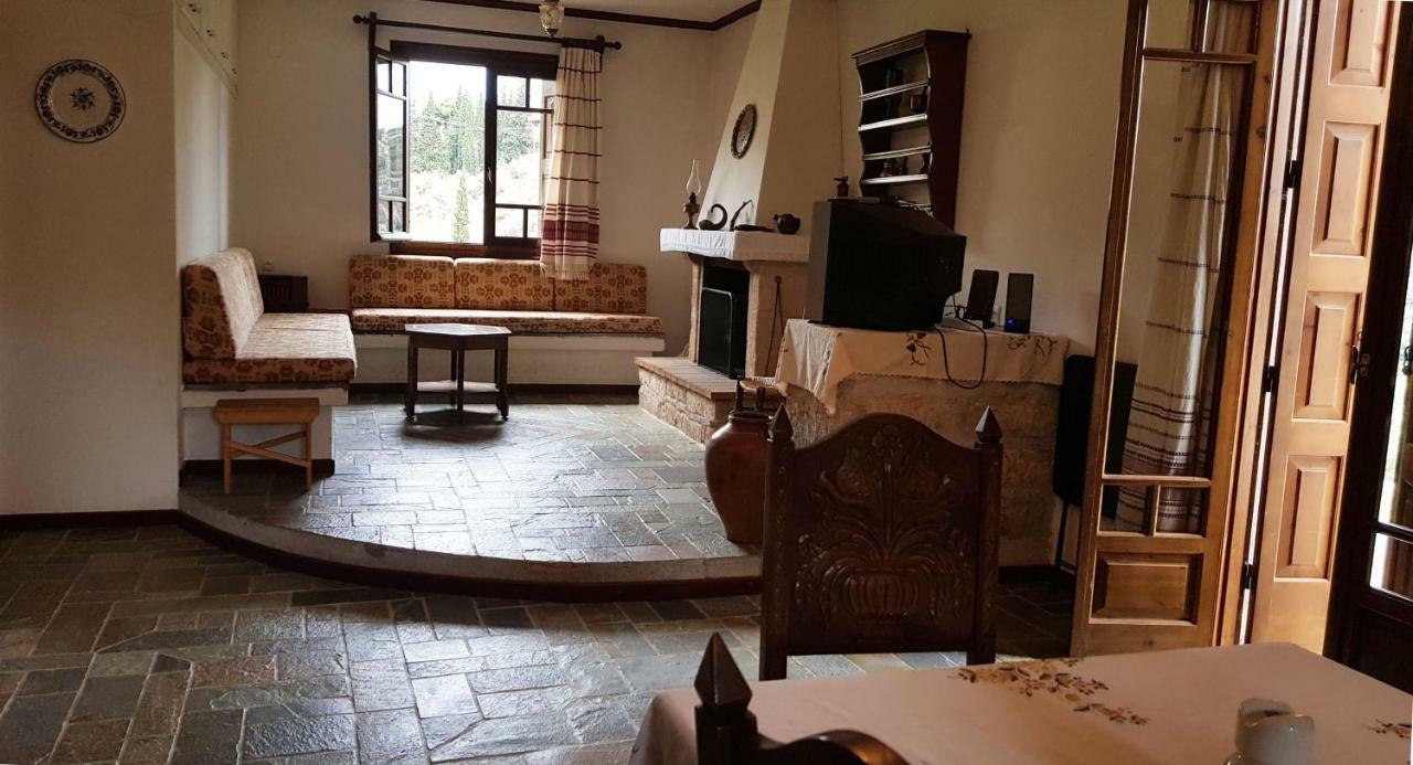 ניאה אפידאורוס Ample Modern Country Home מראה חיצוני תמונה