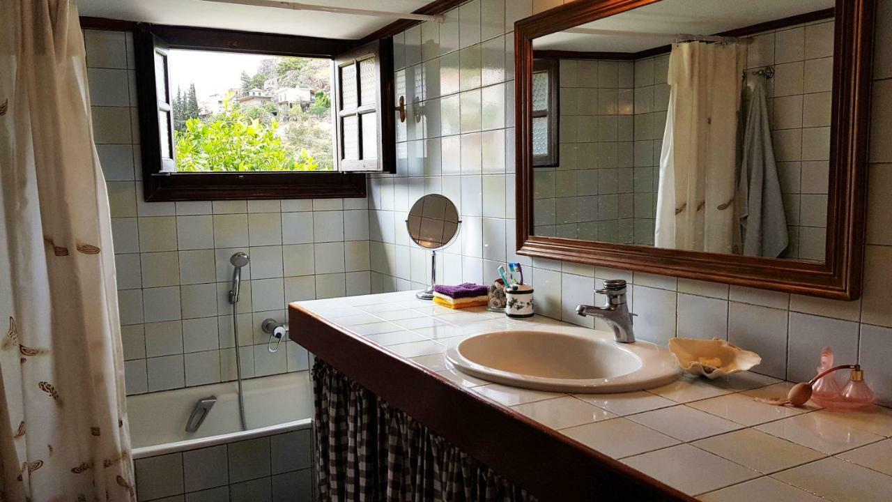 ניאה אפידאורוס Ample Modern Country Home מראה חיצוני תמונה